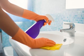 how to clean a bathroom sink