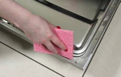 how to clean dishwasher door
