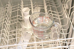 how to clean dishwasher with vinegar