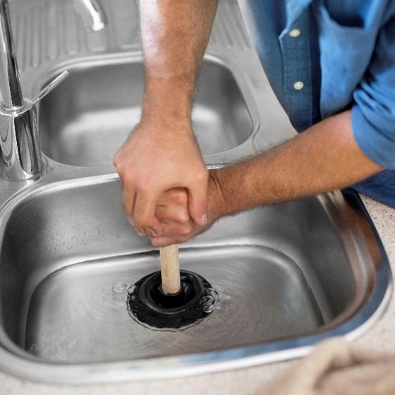how to unclog kitchen sink with plunger